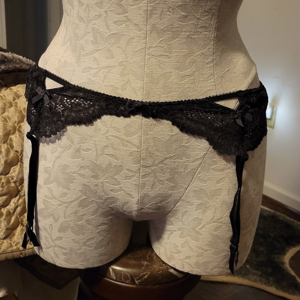 Victoria's Secret Garter